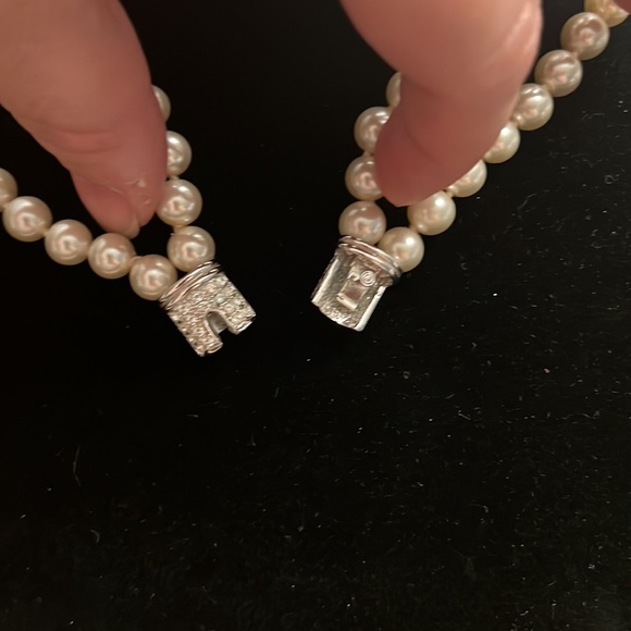 Double strand of faux pearls 17 inches long - Picture 4 of 4